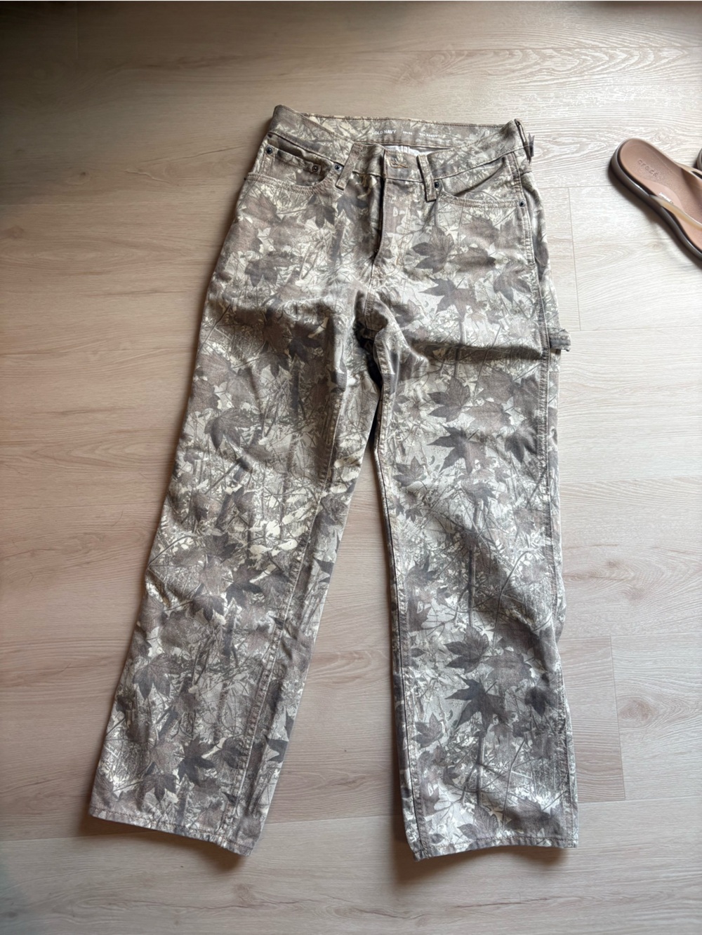 Old navy camo 90’s baggy carpenter jeans